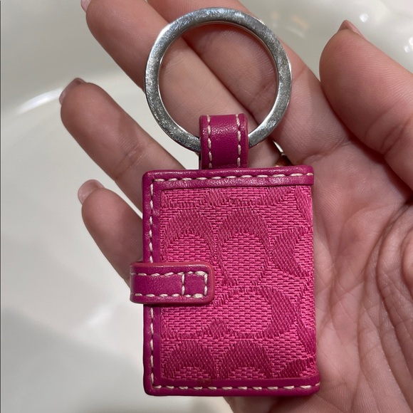 Vintage Y2K Coach Fuchsia picture holder key chain with Heart Charm - Picture 4 of 4